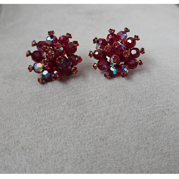 Ruby Red Crystal Aurora Borealis & Rhinestone Vintage Cluster‎ Clip On Earrings - Picture 5 of 13